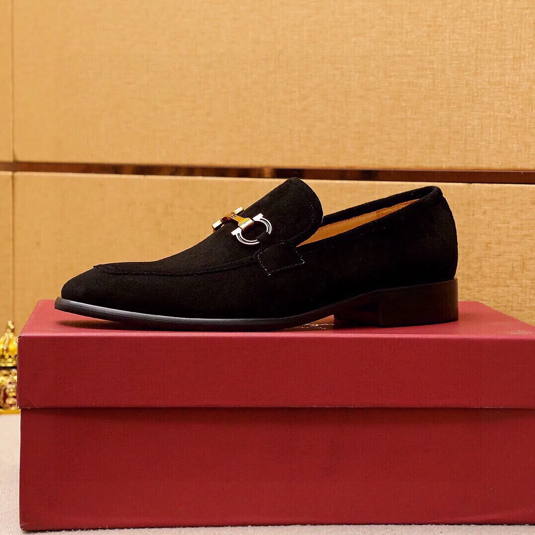 Men's shoes 💰520 💐 Product trademark: Ferragamo "Ferragamo" casual leather shoes Regular size: 38-44 (45🉑️customized) Product materials: Selected imported first-layer frosted cowhide upper + original hardware buckle, imported water-dyed cowhide leather lining. Strong three-dimensional visual effect, combined outsole Color: 2⃣️colors available
